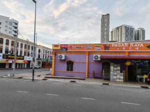 a colorful building on a city street with buildings at Vintage Inn Jonker Walk Melaka in Melaka