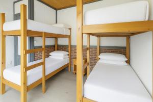 Ένα ή περισσότερα κρεβάτια σε δωμάτιο στο Albergue Tritón - Villanúa +21 φωτογραφίες