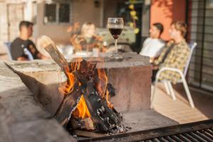 a fire pit with a glass of wine next to it at Magas de Drummond in Mayor Drumond
