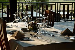 A restaurant or other place to eat at Gondwana Namushasha River Lodge