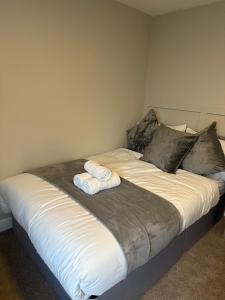 a bed with two pillows on it in a room at Modern Studio London Near Hospital in Thornton Heath