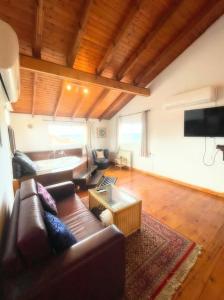 Χώρος καθιστικού στο Nof Harim נוף הרים