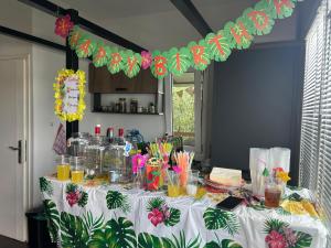 Jídlo v ubytování na lodi nebo okolí