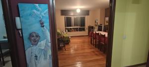 Μια τηλεόραση ή/και κέντρο ψυχαγωγίας στο Loureiro Rooms