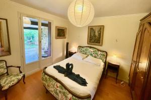 Ένα ή περισσότερα κρεβάτια σε δωμάτιο στο " Parenthèse Muretaine " Terrasse - 8 Pers - Wifi +19 φωτογραφίες