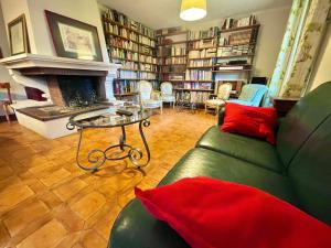 Χώρος καθιστικού στο " Parenthèse Muretaine " Terrasse - 8 Pers - Wifi