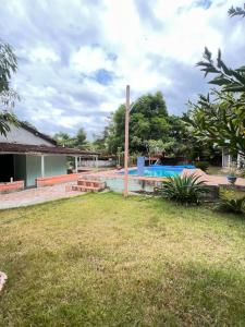 Bazén v ubytování Casa Rural em Curuçá nebo v jeho okolí