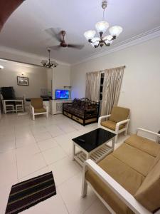 TV/trung tâm giải trí tại 2BHK Apartment 2mins to beach Candolim