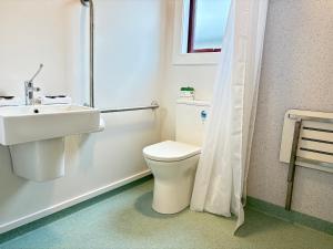 Koupelna v ubytování Dawsons Hotel + 41 fotografií