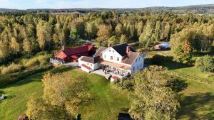 an aerial view of a large white house with a red roof at Udden Retreat-Bed & Breakfast in Skinnskatteberg