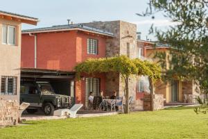 a group of people sitting at a table outside of a house at Magas de Drummond in Mayor Drumond