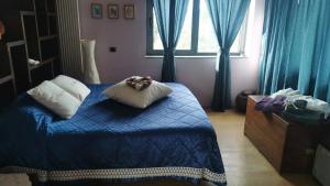 a bedroom with a blue bed with flowers on it at La villa di Alice in Cerveteri +22 photos