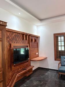 TV a/nebo společenská místnost v ubytování Elephant Valley Resort
