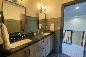 Koupelna v ubytování The Farmhouse at Suncadia + 40 fotografií