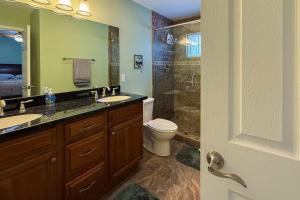 Koupelna v ubytování South Lake Tahoe Charm + 22 fotografií