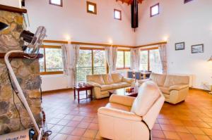 Afbeelding uit fotogalerij van Hilview Villa in Saittas