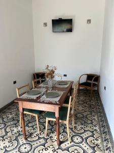 a dining room with a wooden table and chairs at Las Marias in San Fernando del Valle de Catamarca