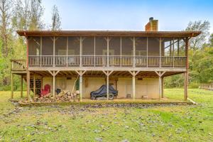 Zahrada ubytování Fire Pit, Screened Deck Riverfront Ozarks Cabin!