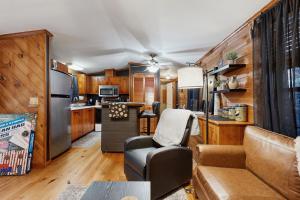 a living room and kitchen in a tiny house at Papa's Cabin in Wilmot