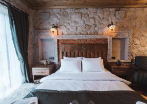 Postel nebo postele na pokoji v ubytování Cappadocia Alin Stone