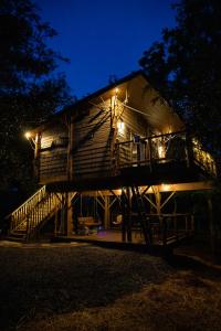 Budova, kde se chata nachází