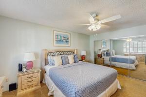 Ένα ή περισσότερα κρεβάτια σε δωμάτιο στο The Rancho Mirage Escape +24 φωτογραφίες