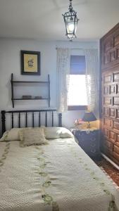 Ένα ή περισσότερα κρεβάτια σε δωμάτιο στο Casa Rural en la Alpujarra, La Chaparra - Pitres