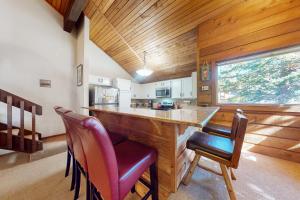 Η κουζίνα ή μικρή κουζίνα στο Snowcreek 51