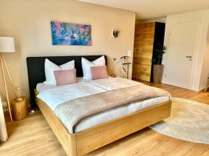 Ένα ή περισσότερα κρεβάτια σε δωμάτιο στο Alpenglanz Deluxe Studio +35 φωτογραφίες