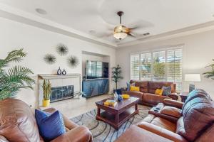 Μια τηλεόραση ή/και κέντρο ψυχαγωγίας στο Five O'clock Somewhere