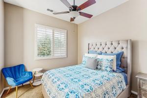 Ένα ή περισσότερα κρεβάτια σε δωμάτιο στο Five O'clock Somewhere +17 φωτογραφίες