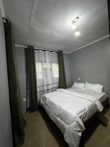 Giường trong phòng chung tại Givine Signature - Nyumbani Luxe