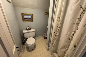 Ένα μπάνιο στο Vermont 1828 Reunion House +61 φωτογραφίες