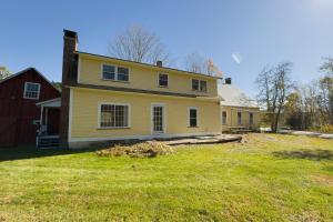 Κήπος έξω από το Vermont 1828 Reunion House