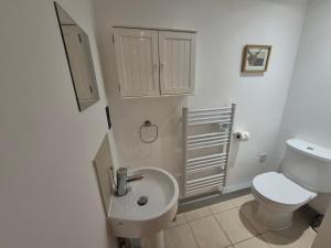 Koupelna v ubytování Flat - Spurriergate House + 12 fotografií