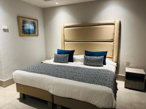 Ένα ή περισσότερα κρεβάτια σε δωμάτιο στο Penthouse royale avec piscine privé +13 φωτογραφίες