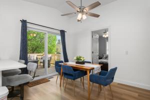 Fotografie z fotogalerie ubytování Cozy 3BR Retreat - Modern Finish & Great Location v destinaci Bettendorf