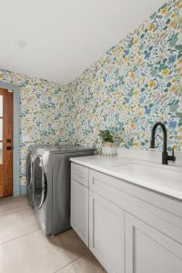 Kuchyň nebo kuchyňský kout v ubytování The East Haven