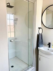 Koupelna v ubytování Saints Townhouse