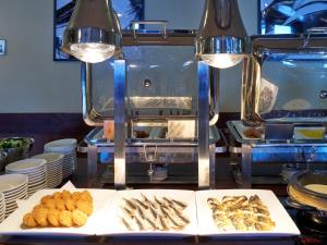 Jídlo v hotelu nebo okolí + 76 fotografií