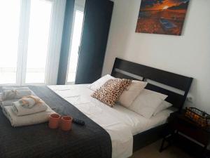 Ένα ή περισσότερα κρεβάτια σε δωμάτιο στο Las Hermanas Seaside