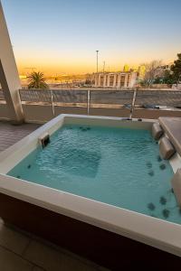 Bazén v ubytování Marisabella Suite Spa 4 nebo v jeho okolí