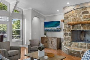 Posezení v ubytování Kahokee Trail Lodge-Pedal Boat, and Nearby Restos