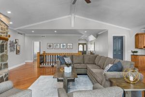 Posezení v ubytování Kahokee Trail Lodge-Pedal Boat, and Nearby Restos