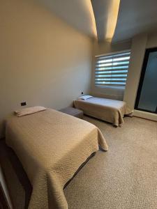 En eller flere senge i et værelse på House with a private pool in Bosque Norte