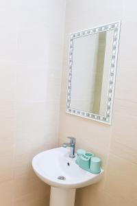 a bathroom with a sink and a mirror at Résidence Luxe Dakar Centre Ville in Dakar +18 photos
