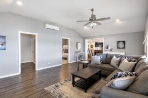 Posezení v ubytování Sunset & Lake Views, Outdoor Dining & Seats