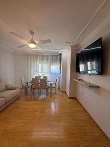 TV a/nebo společenská místnost v ubytování Apartamento Aura céntrico junto a feria