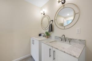 Imagen de la galería de Elegant 2Story Bloomfield 3 Kings 2 Queens, en Bloomfield 40 fotos más