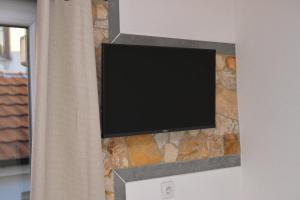 TV a/nebo společenská místnost v ubytování Apartman Natalija